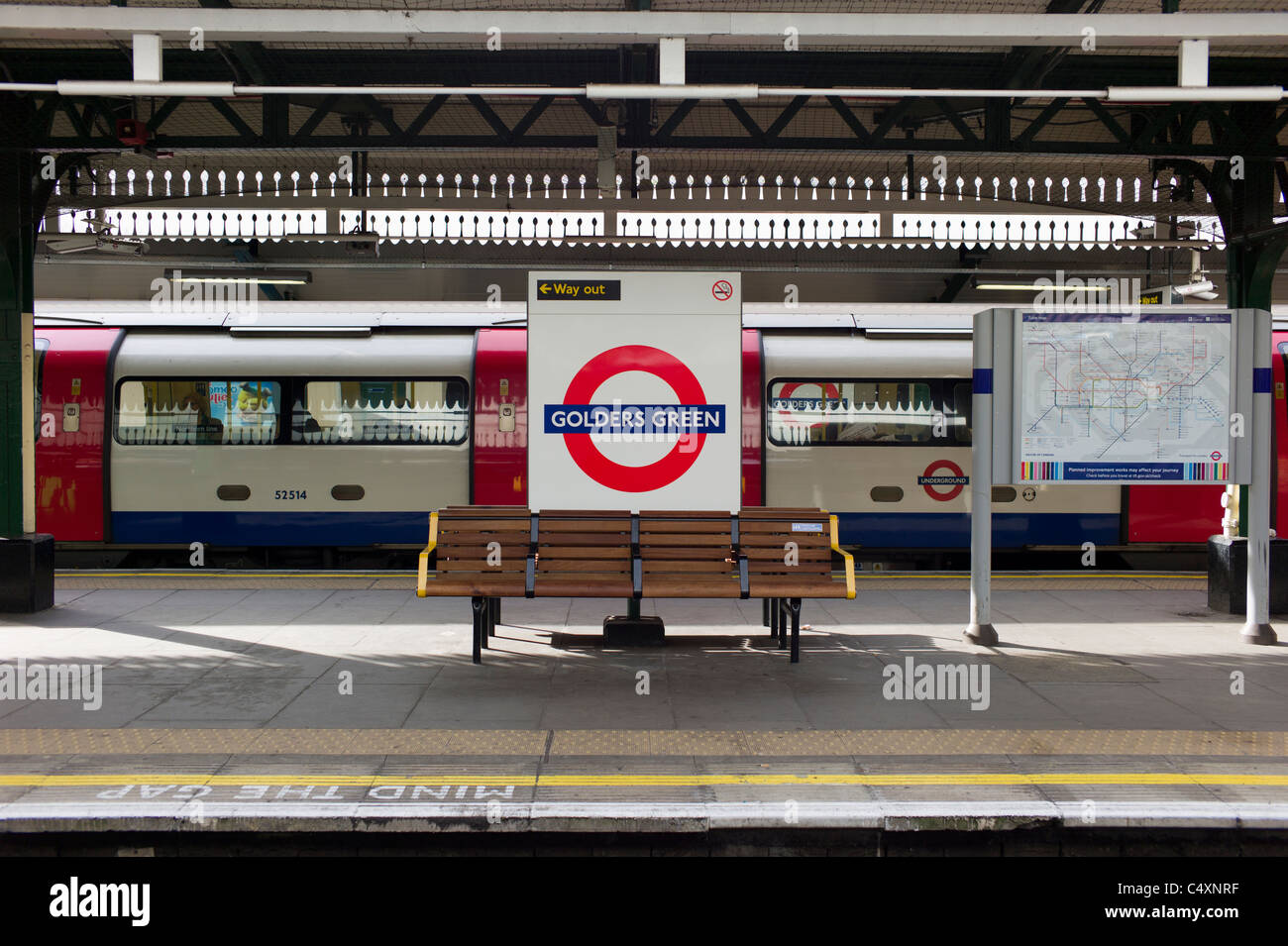 Platform, Golders Green Tube Station, North West London, UK Stock Photo