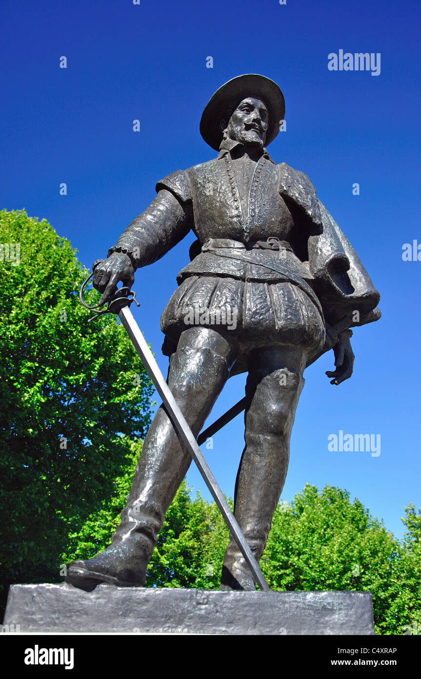 Sir Walter Raleigh statue, Discover Greenwich Visitor Centre, Greenwich, Borough of Greenwich, London, England, United Kingdom Stock Photo