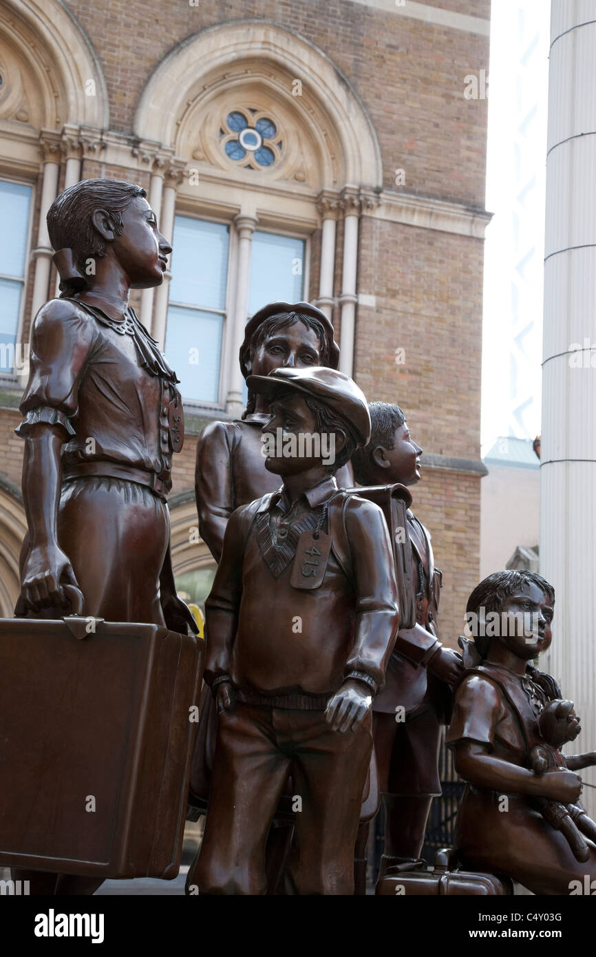 Children of the Kindertransport by Frank Meisler at Liverpool Street Railway Station, London, England, UK Stock Photo