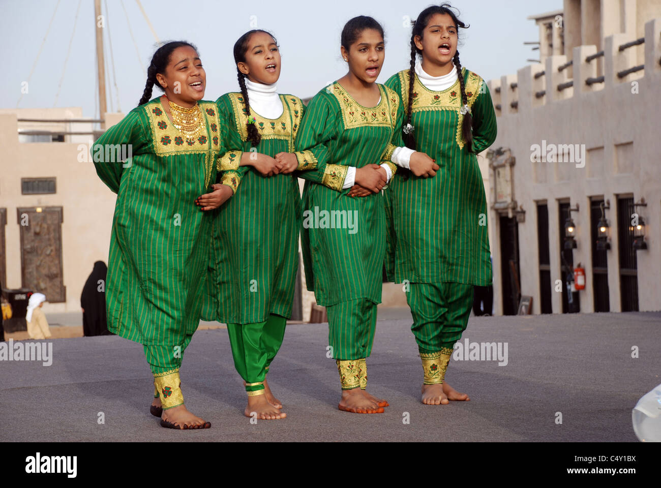 Arab girls in traditional dress hi-res stock photography and images - Alamy