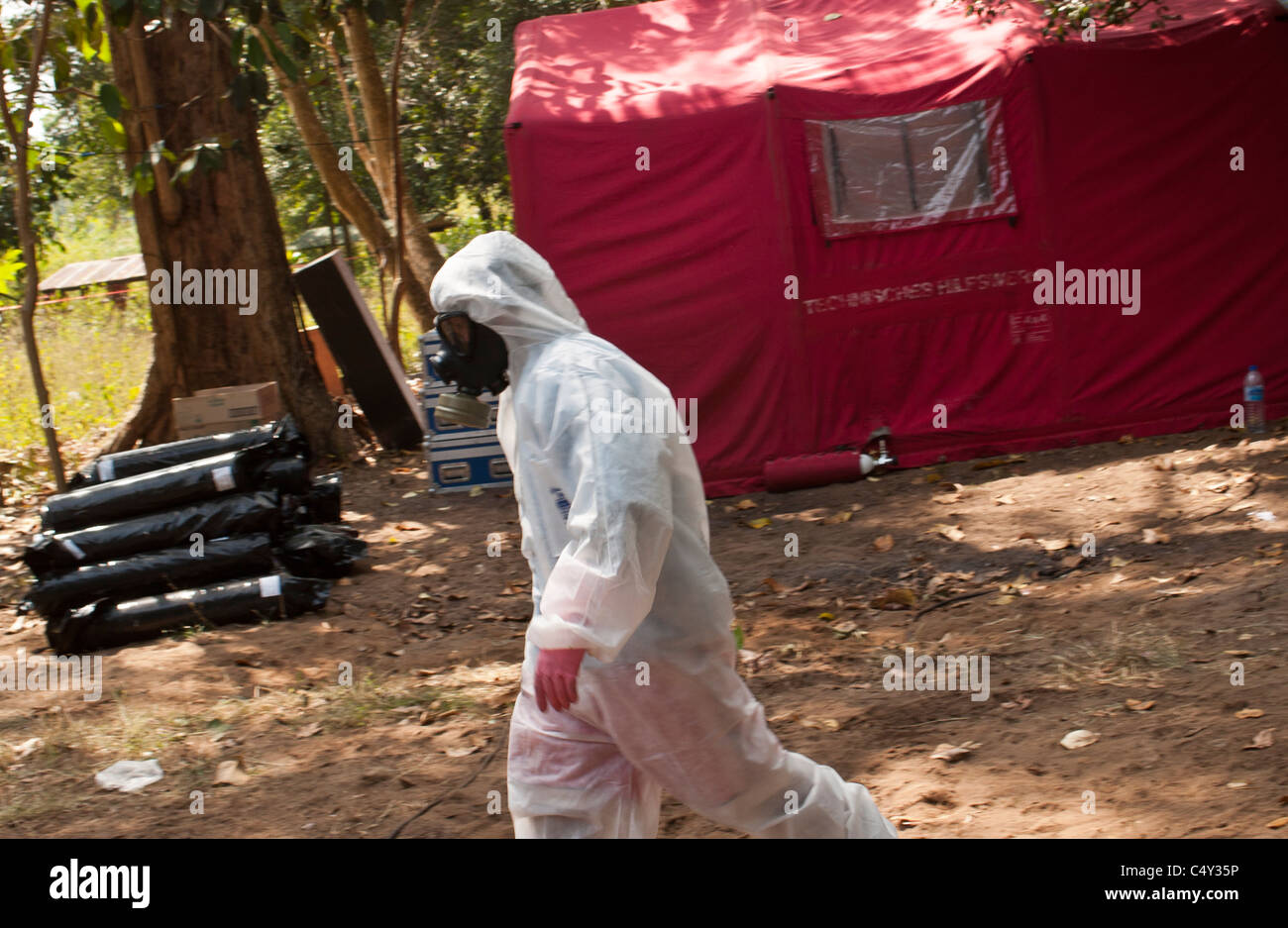 A forensic worker at a make shift morgue in forest near Phuket, in Phang Na province, Thailand, January 1, 2005 Stock Photo