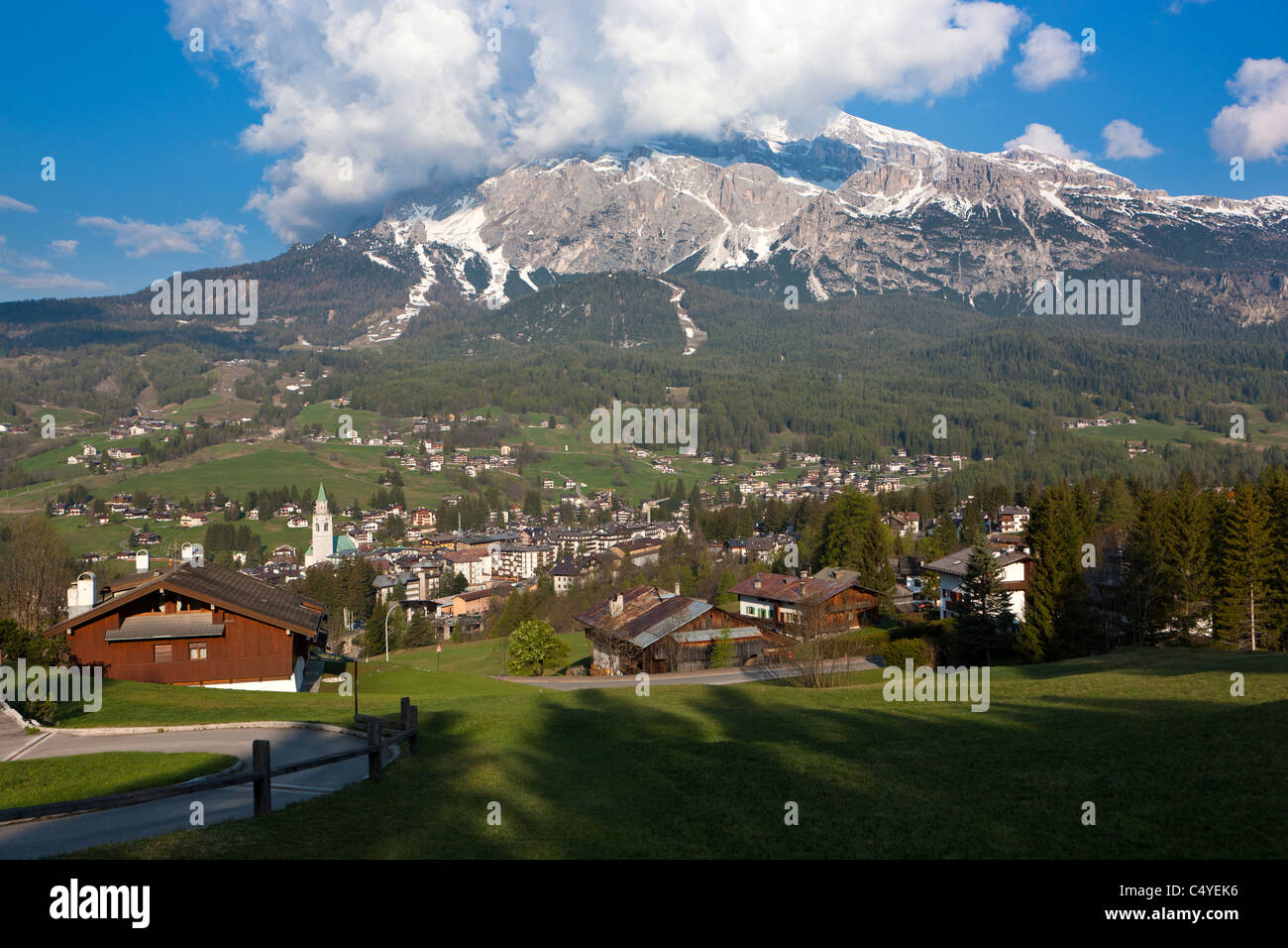 Cortina D'Ampezzo towards Tofana di Mezzo and Tofana di Dentro o de Inze, Dolomiti D'Ampezzo, Vento, Dolomites, Italy, Europe Stock Photo