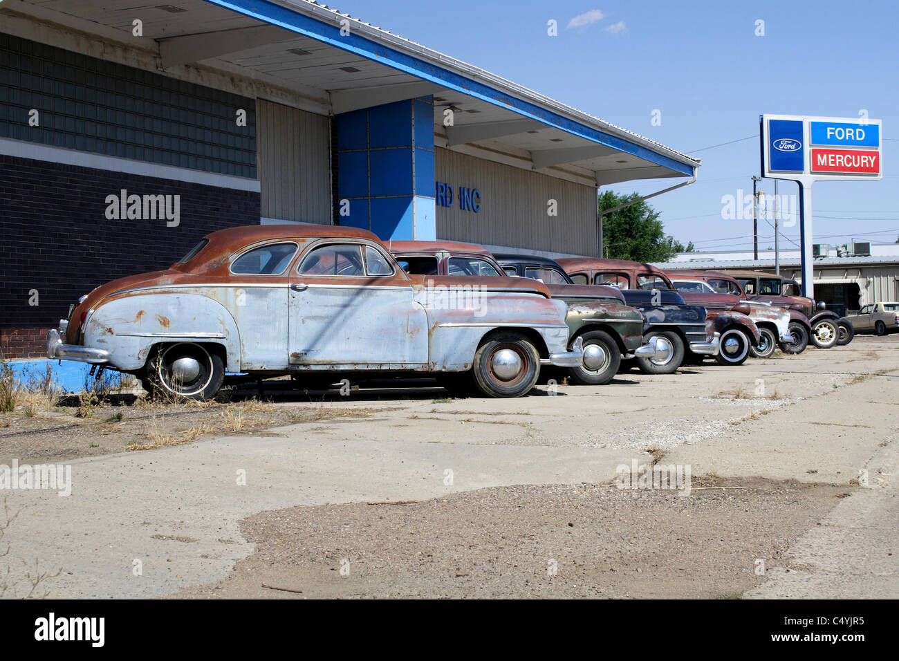 Auto dealership vintage hi-res stock photography and images - Alamy