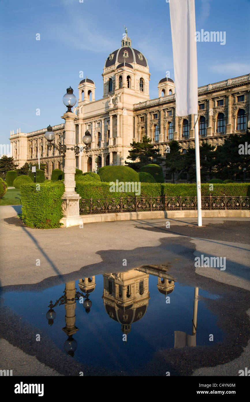 Vienna - mirror Naturhistorisches museum cupola in the plash Stock Photo