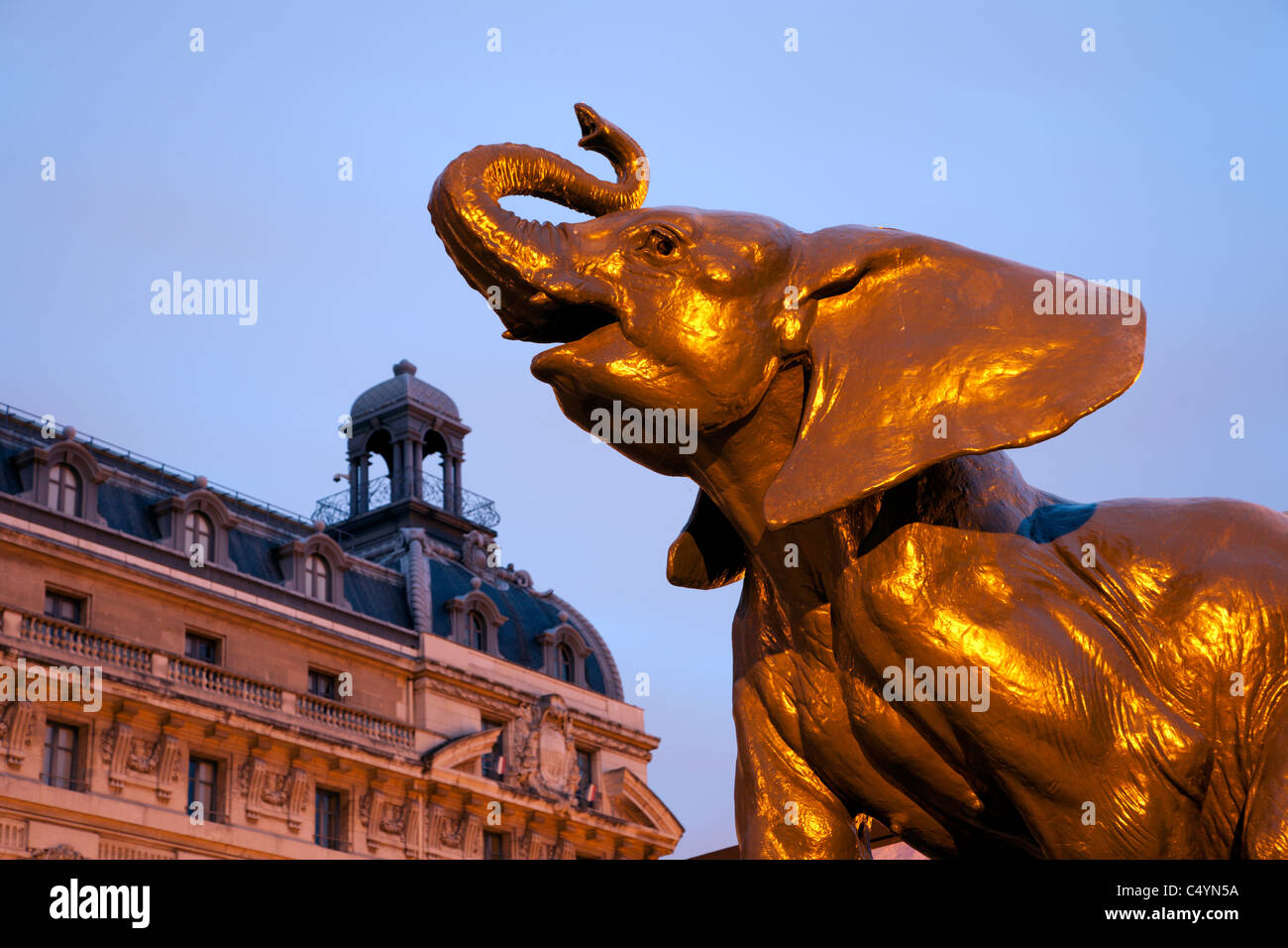 Paris statue of elephant outside museum D'Orsay in morning - Emmanuel Fremiet (1824 - 1910) Stock Photo