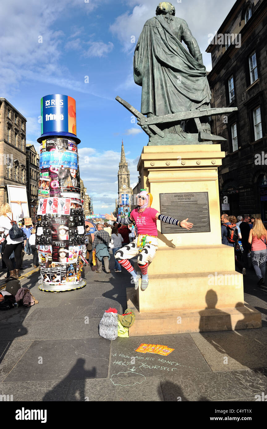 Edinburgh Festival performer on the Royal Mile publicising his act Stock Photo