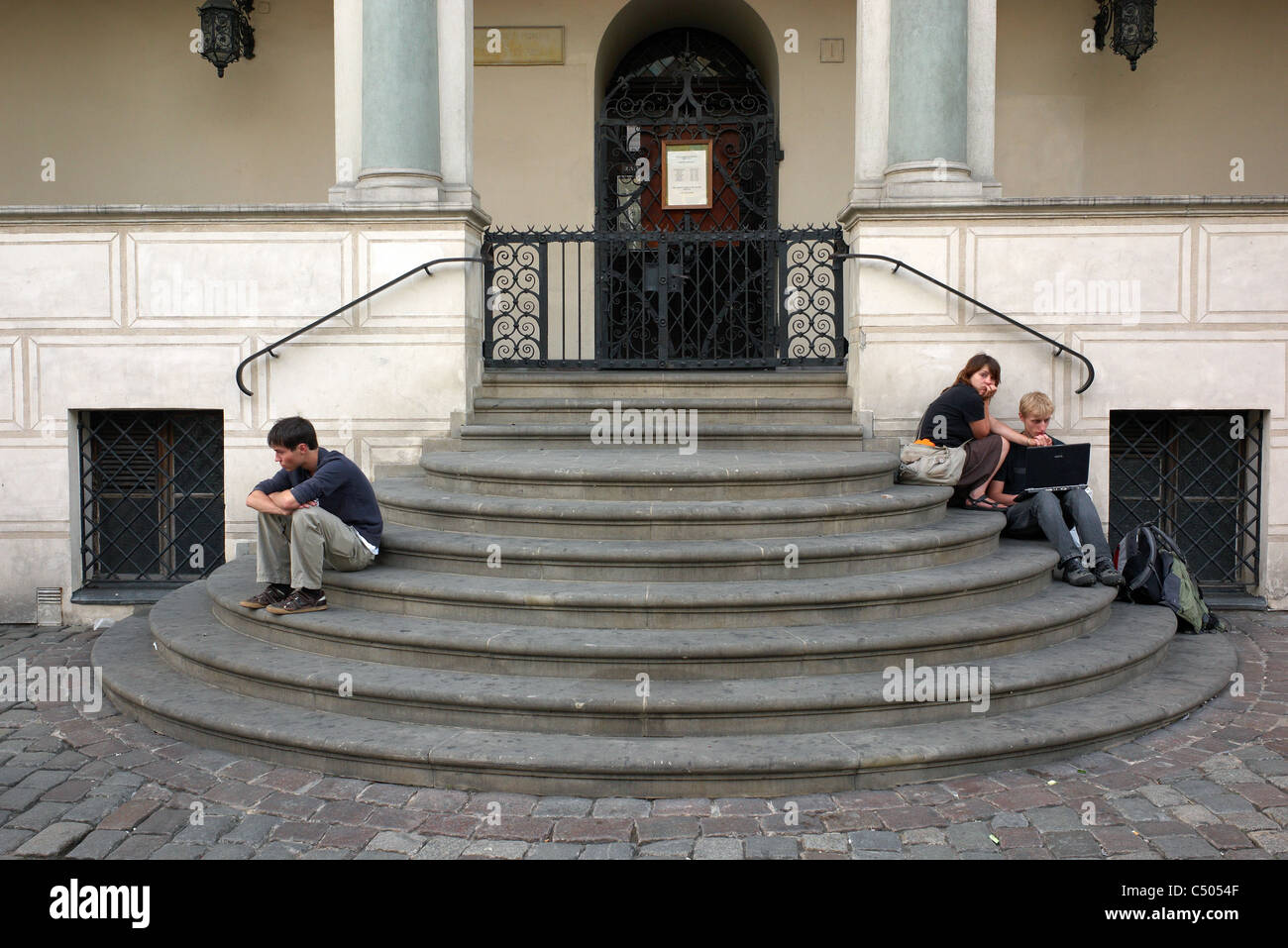 People sitting on stairs hi-res stock photography and images - Alamy