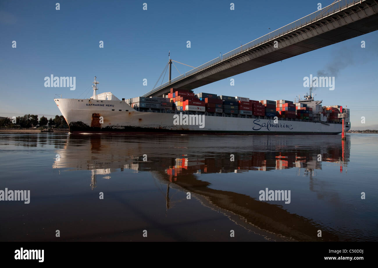 Safmarine Meru Container Ship passing under the Westgate Bridge on the