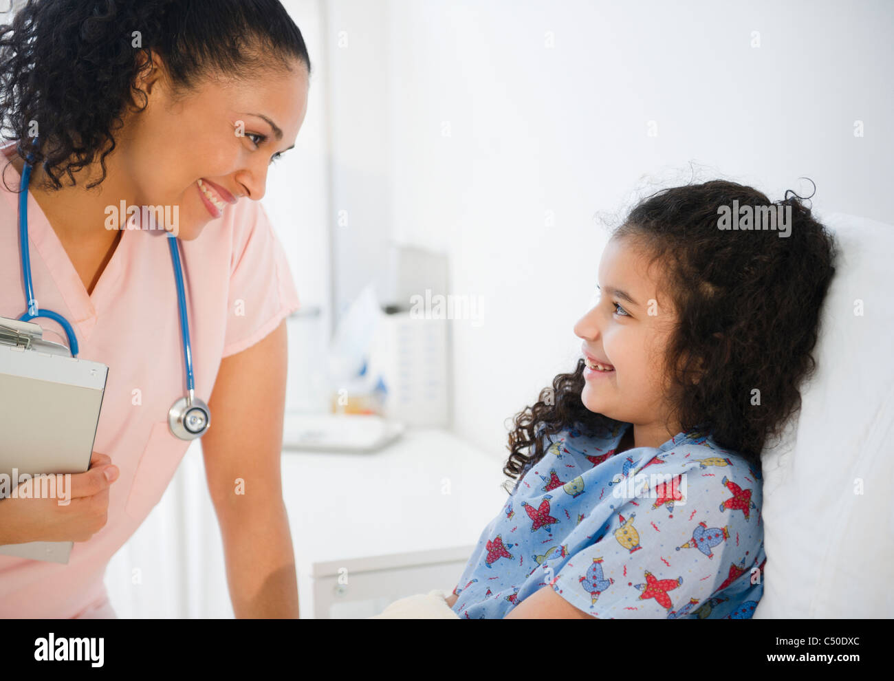 Hospital head injury girl hi-res stock photography and images - Alamy