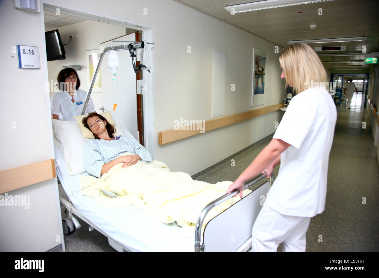 Nurses moving hospital bed hires stock photography and images Alamy