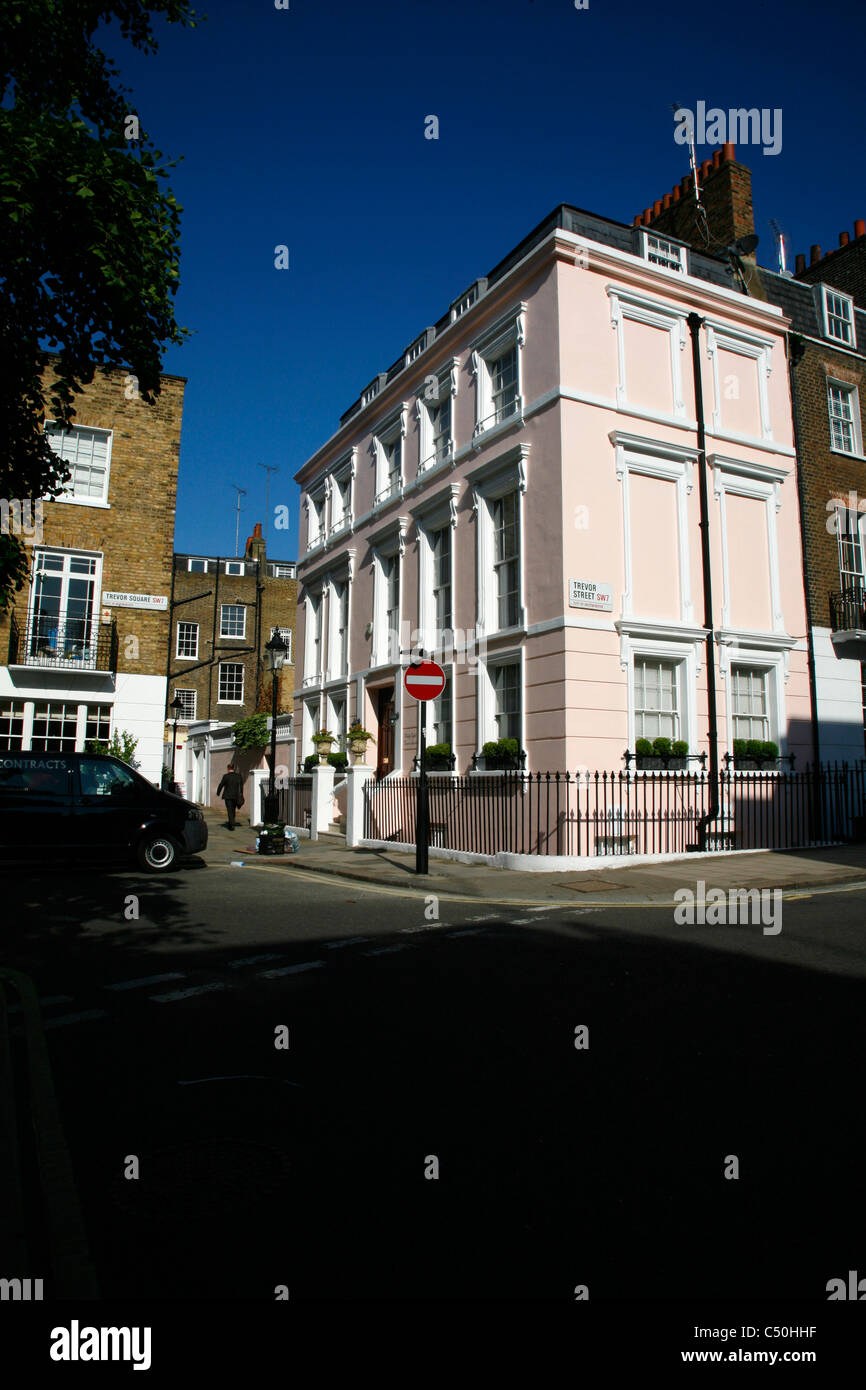 Housing on Trevor Square, Knightsbridge, London, UK Stock Photo Alamy