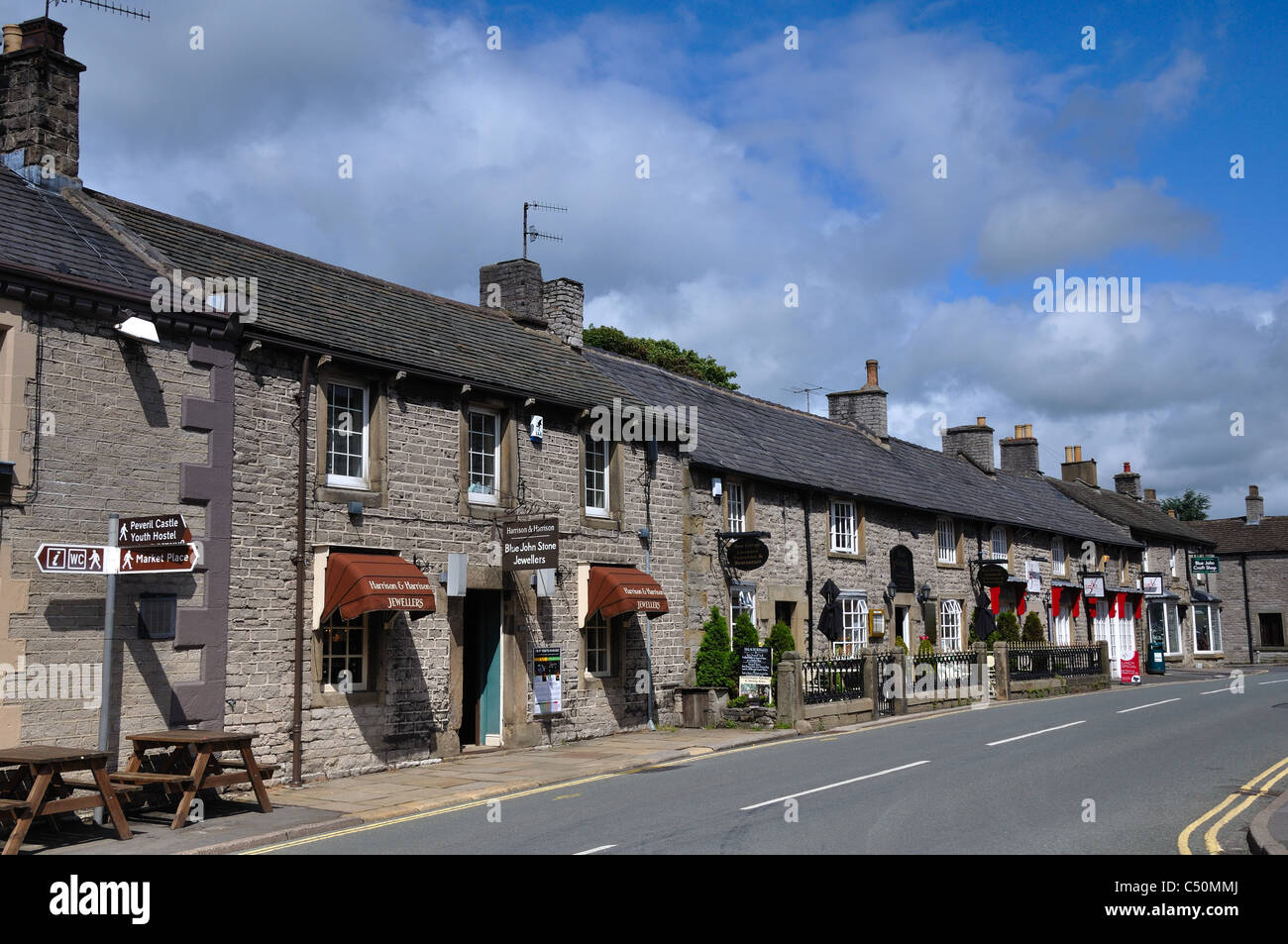 Castleton village hi-res stock photography and images - Alamy