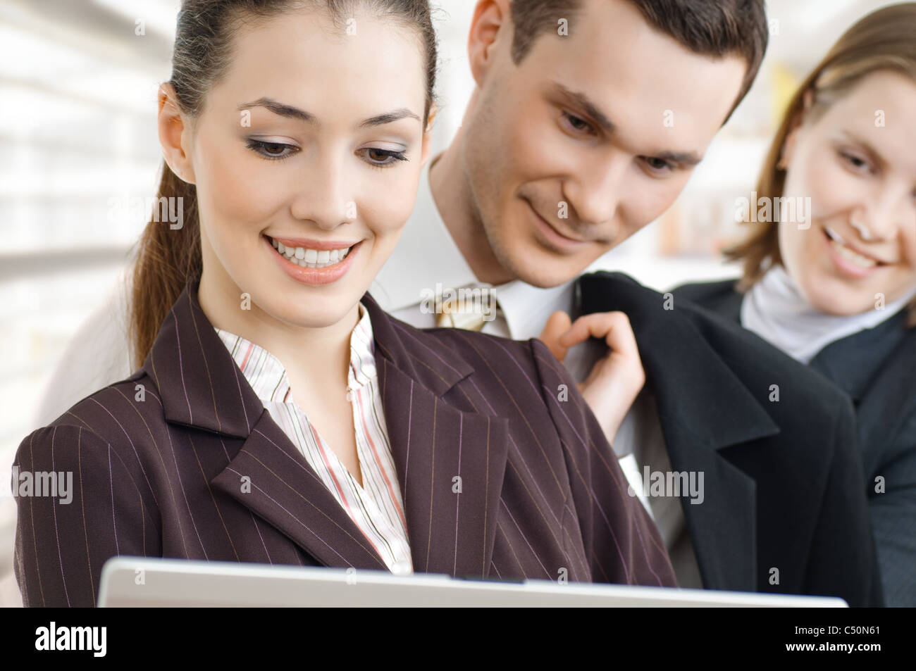 team of successful smiling young business people Stock Photo - Alamy