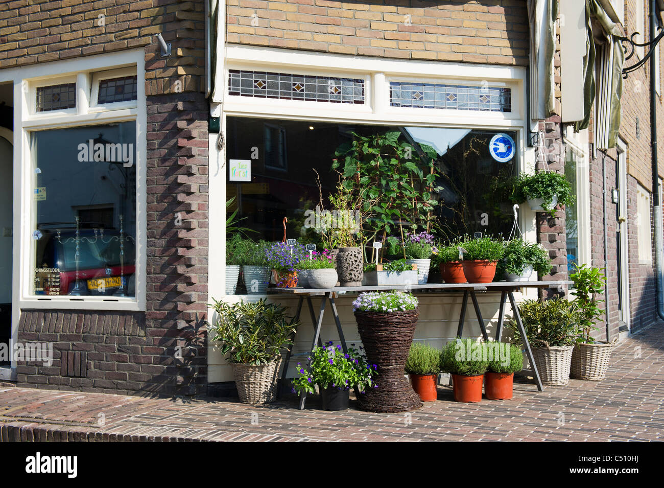 Flower shop exterior hires stock photography and images Alamy