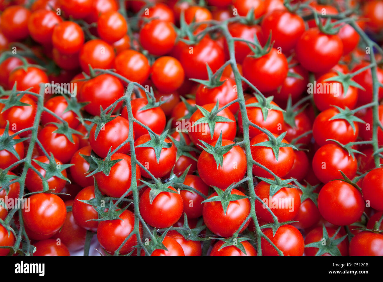 Market stall cherry tomatoes hi-res stock photography and images - Alamy