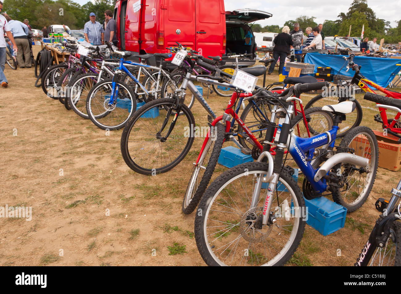 Bikes cycle cycles secondhand hi-res stock photography and images