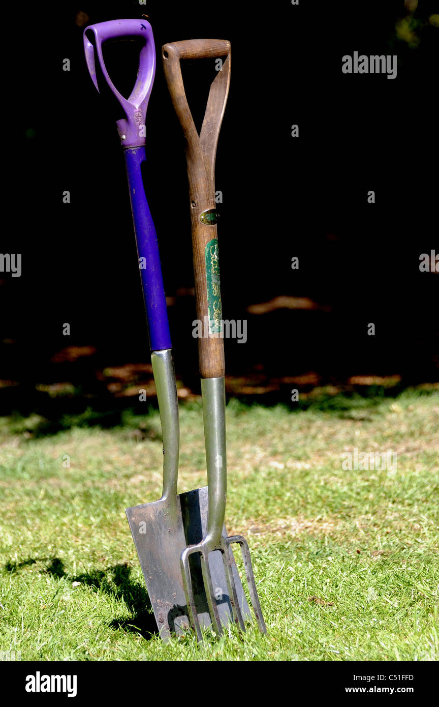 Garden spade and shovel upright in grass Stock Photo Alamy