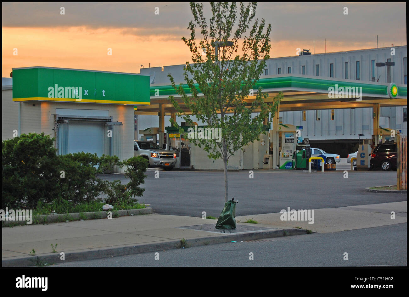 Cars gas station hires stock photography and images Alamy