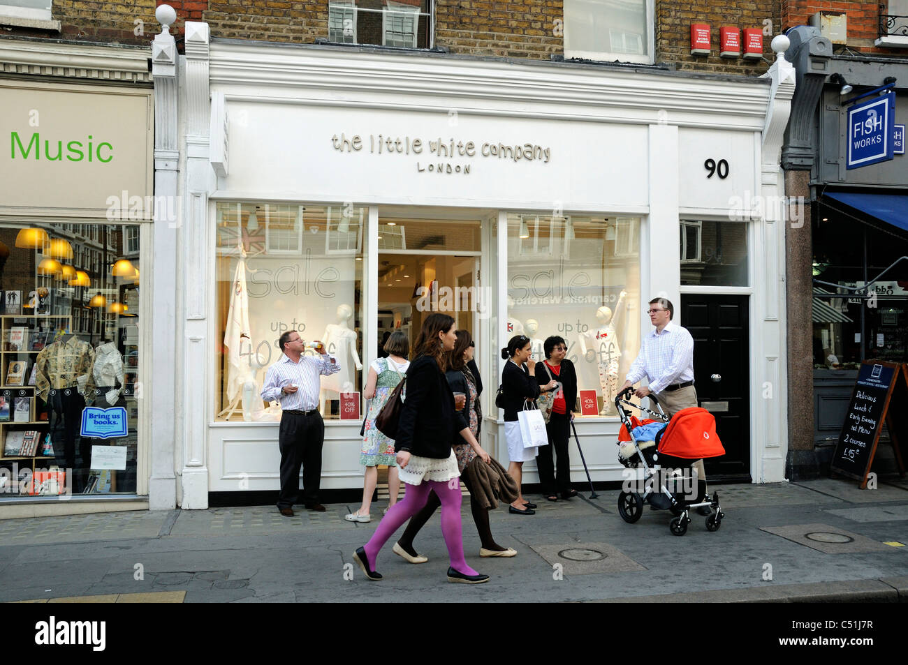 White shop front hi-res stock photography and images - Alamy