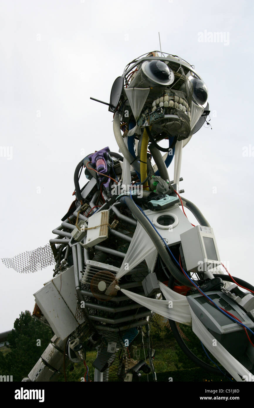 Weee man sculpture eden project hires stock photography and images Alamy