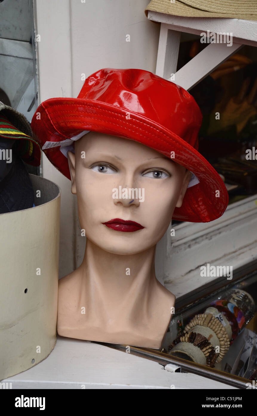 Vintage fashion mannequins hires stock photography and images Alamy