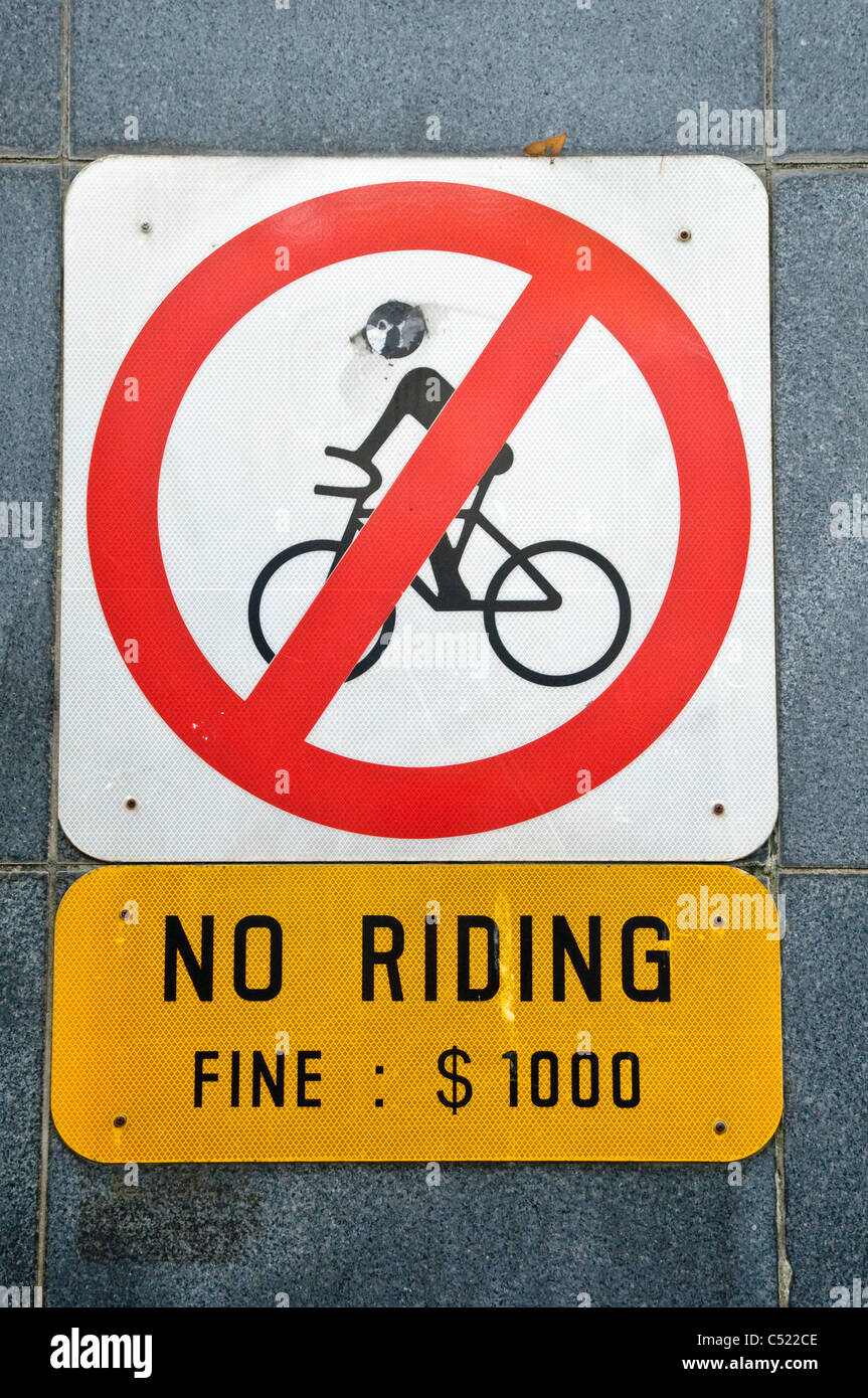 Prohibition sign, no bicycles, high fine, Singapore, Southeast Asia, Asia Stock Photo
