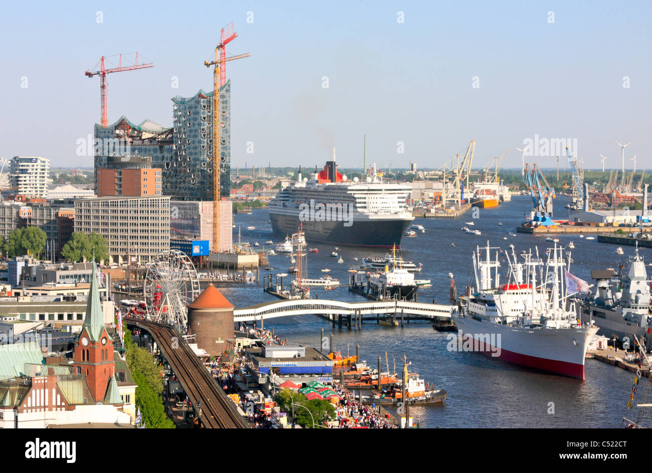 Hamburg crane hi-res stock photography and images - Page 23 - Alamy