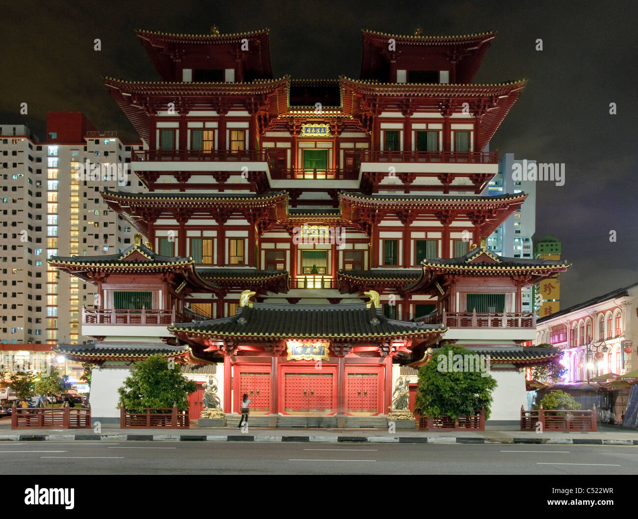 Lit up chinese temple hi-res stock photography and images - Alamy