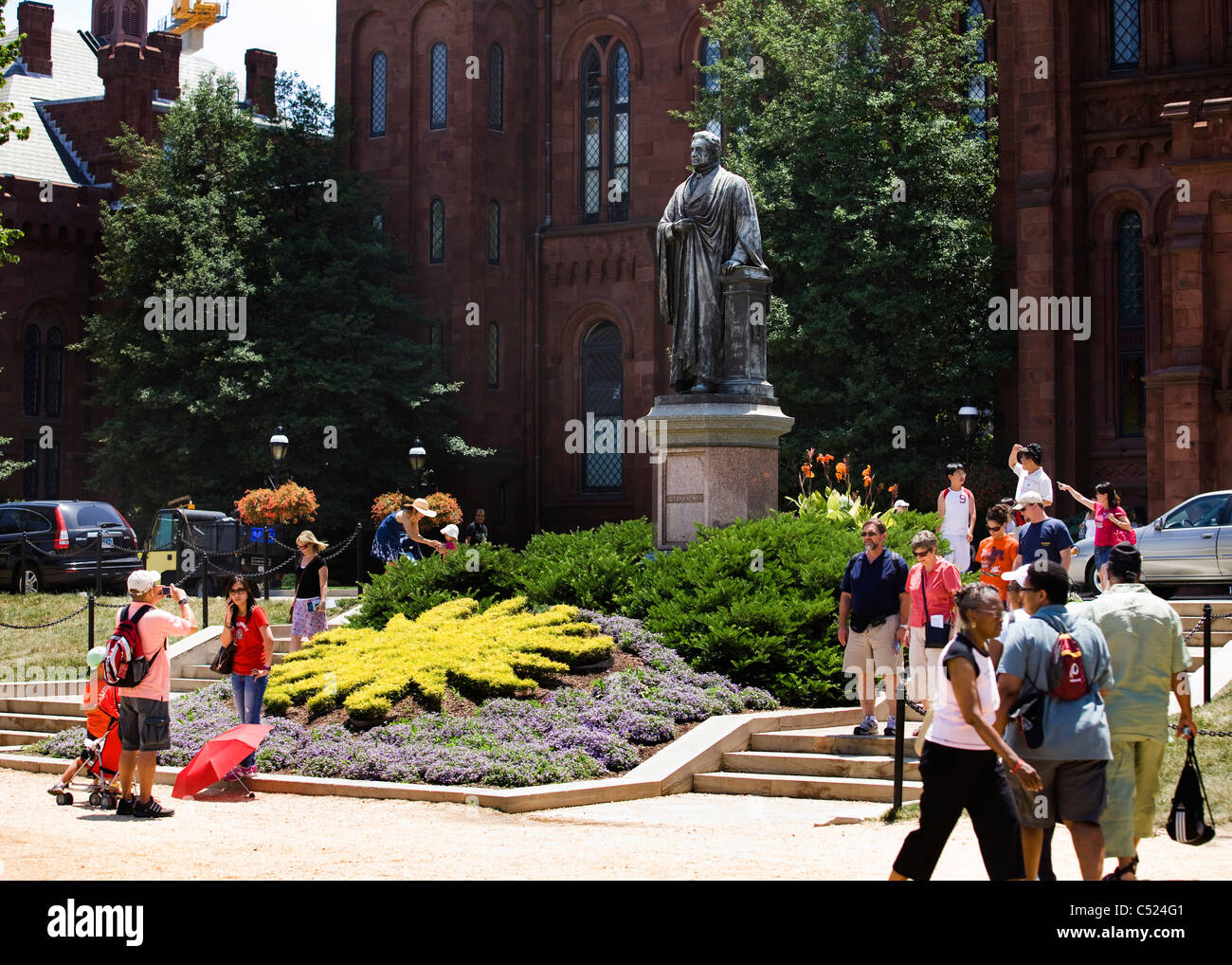 Tourists taking photos in front of the Joseph Henry statue - The Smithsonian, Washington, DC USA Stock Photo