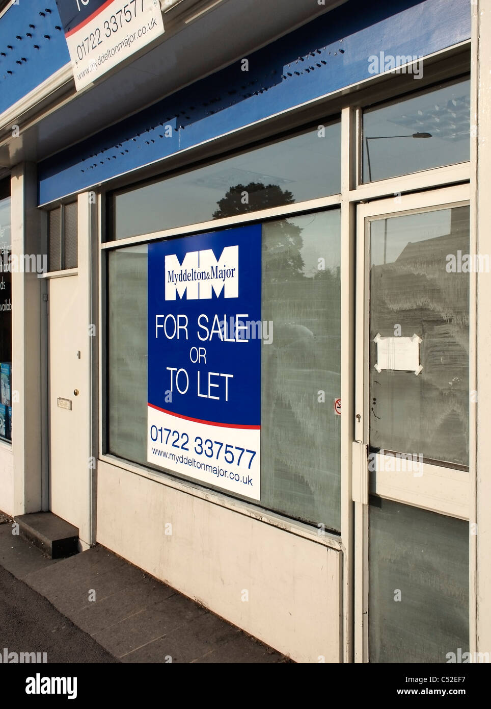 Empty shops for sale or to let Stock Photo Alamy