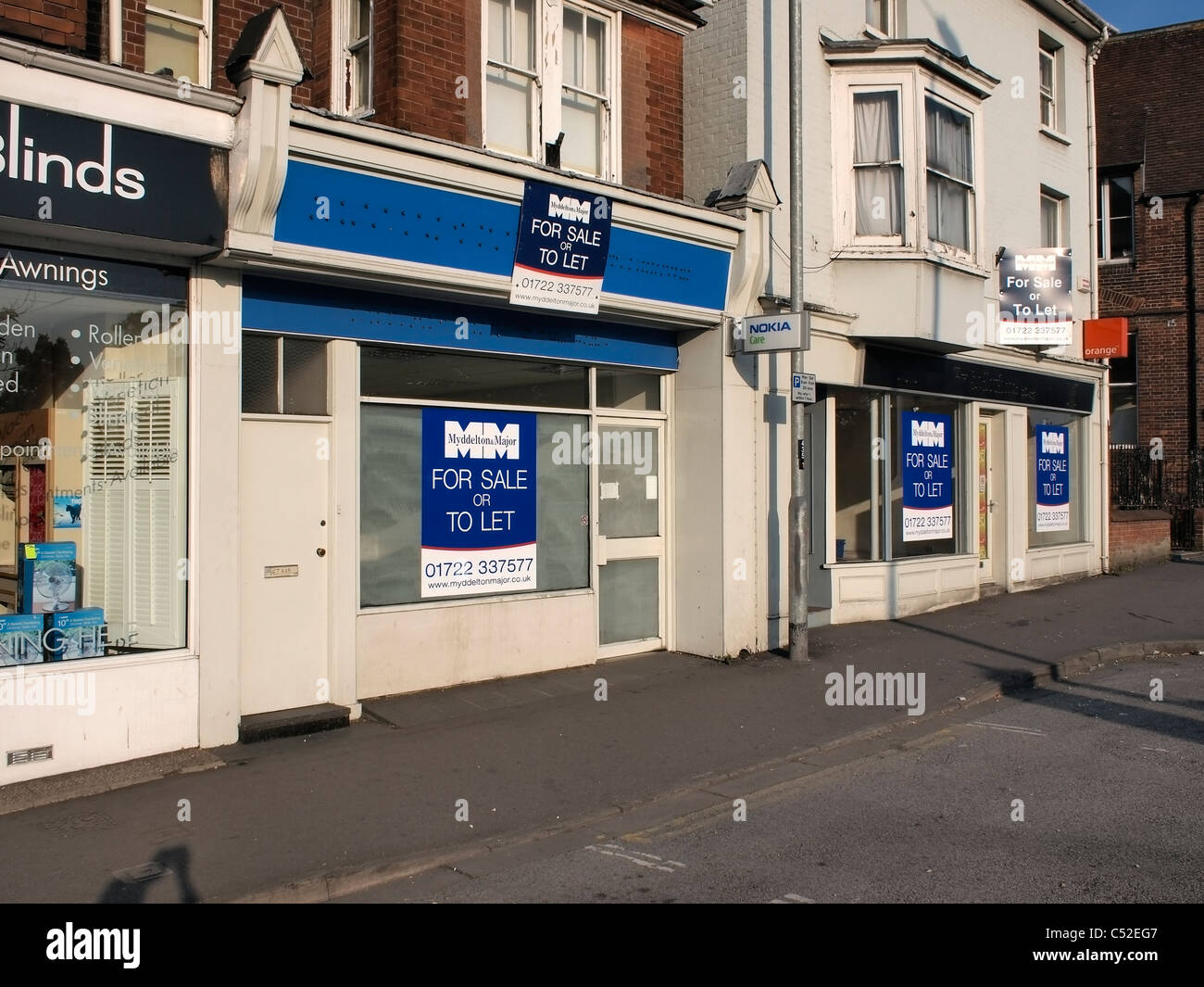 Empty shops sale let hires stock photography and images Alamy