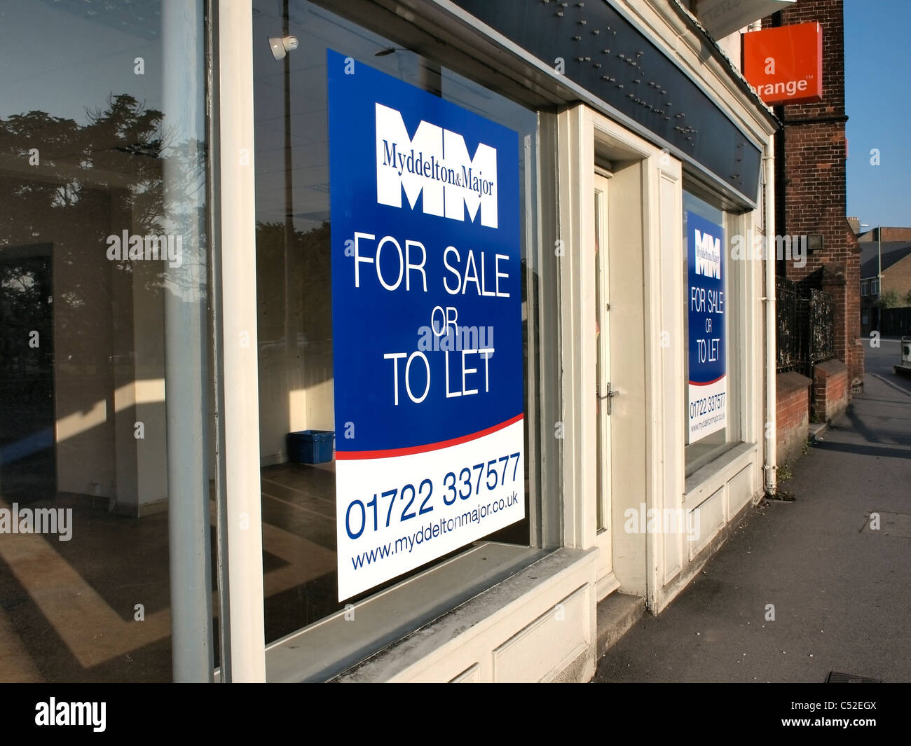 Empty shops for sale or to let Stock Photo Alamy