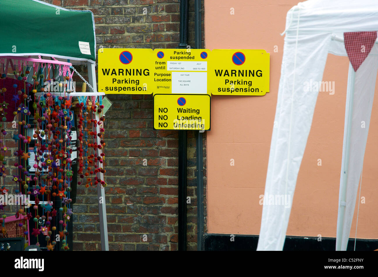 No parking warning signs hi-res stock photography and images - Alamy