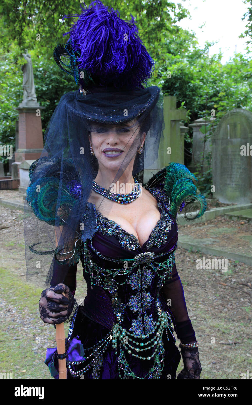 Victorian Mourning Hi Res Stock Photography And Images Alamy   Lady Dressed In Victorian Mourning Dress At Kensal Green Cemetery C52FR8 