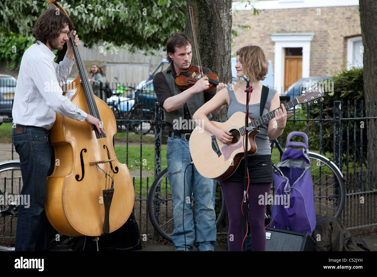 Buskers music hi-res stock photography and images - Alamy