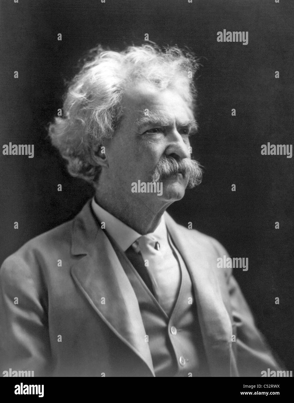 MARK TWAIN (1835-1910) American writer and humorist in 1907 Stock Photo