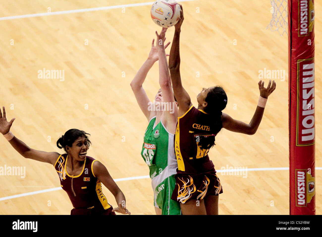 Noleen Lennon of Northern Ireland(green) and Chaturangani Jayasooriya battle for the ball during the Pool A match Stock Photo