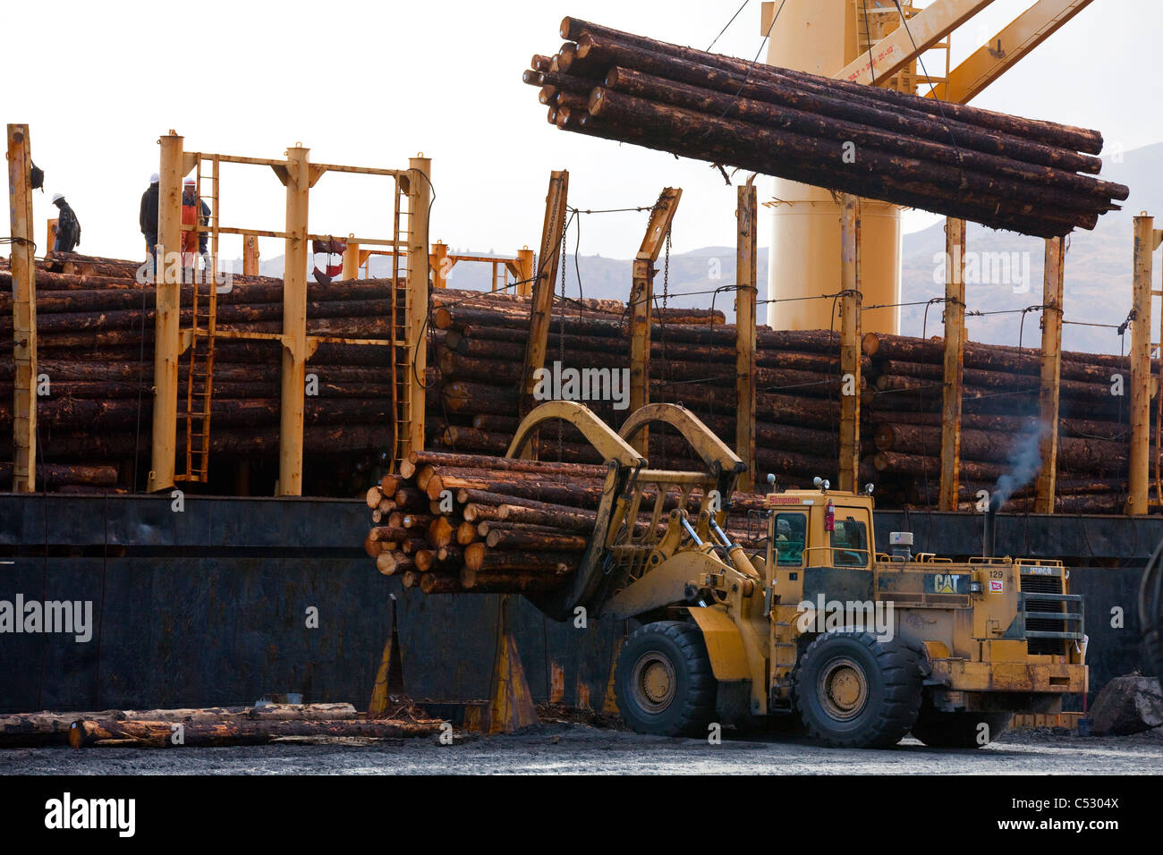 Loading log ship hires stock photography and images Alamy