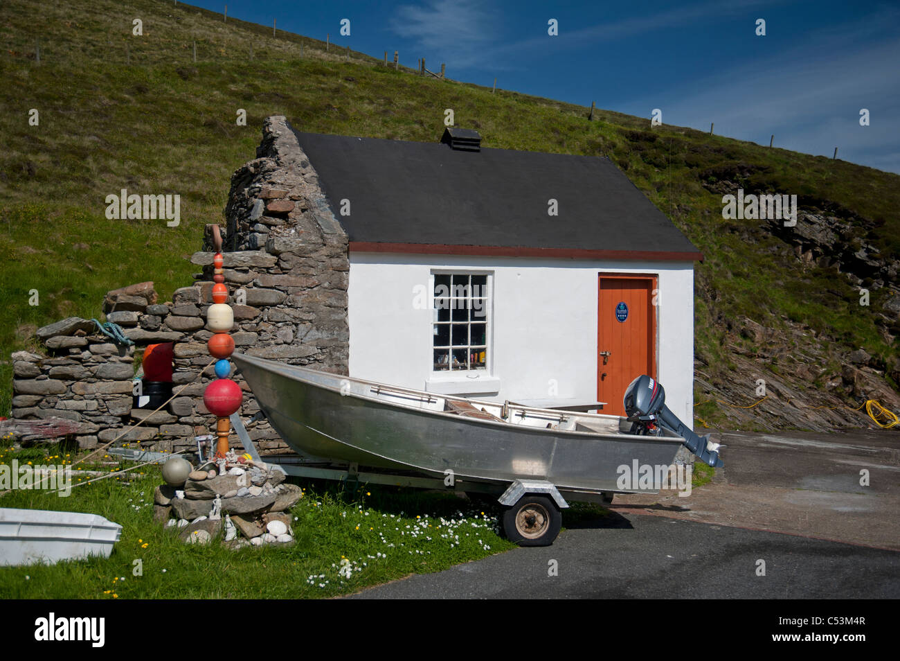 Burra Firth and SNH Hermaness boat house at Fiska Wick Isle of Unst Shetland Islands. SCO 7471 Stock Photo