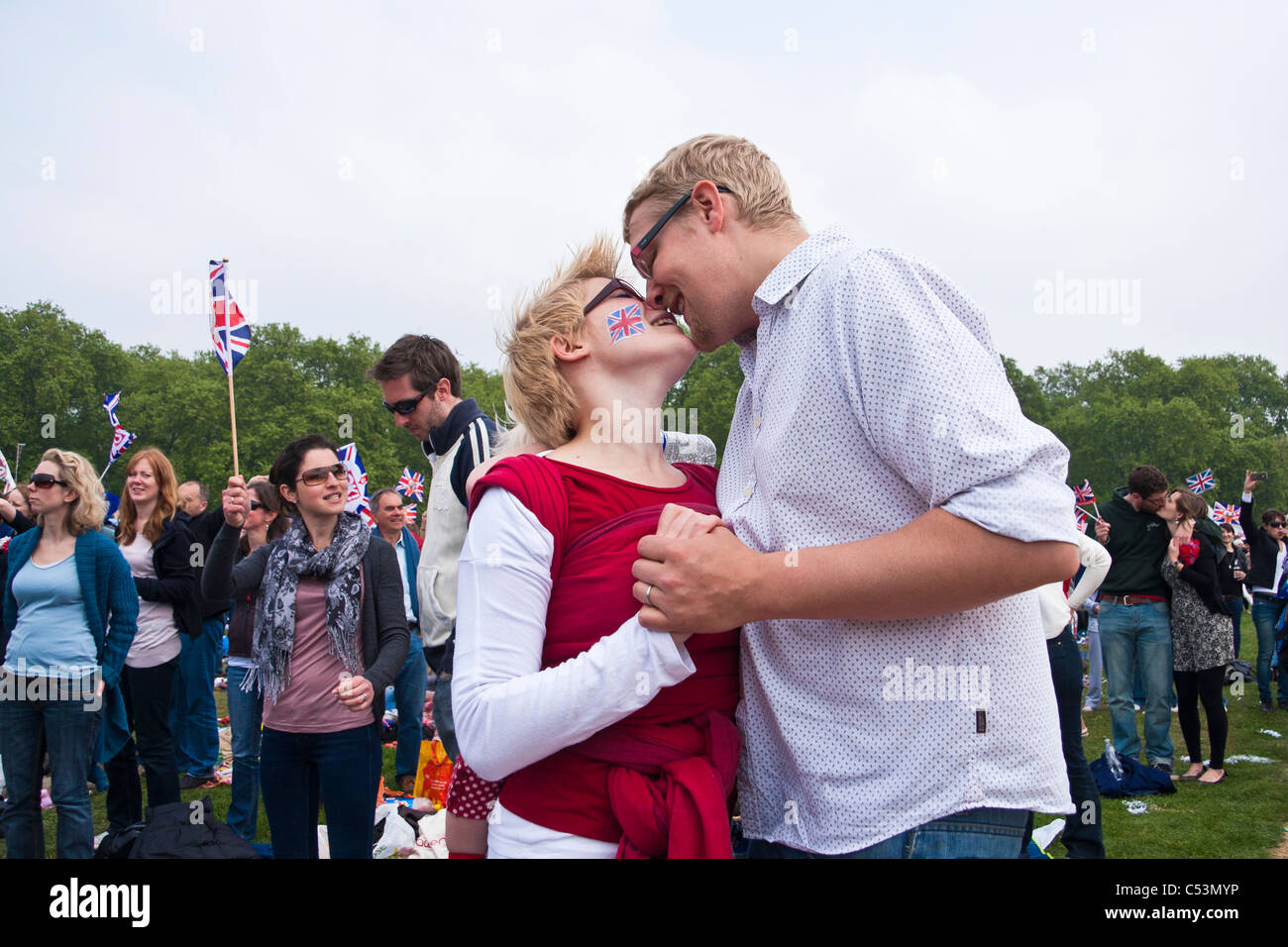 People kissing celebrating the Royal Wedding in Hyde Park Stock Photo