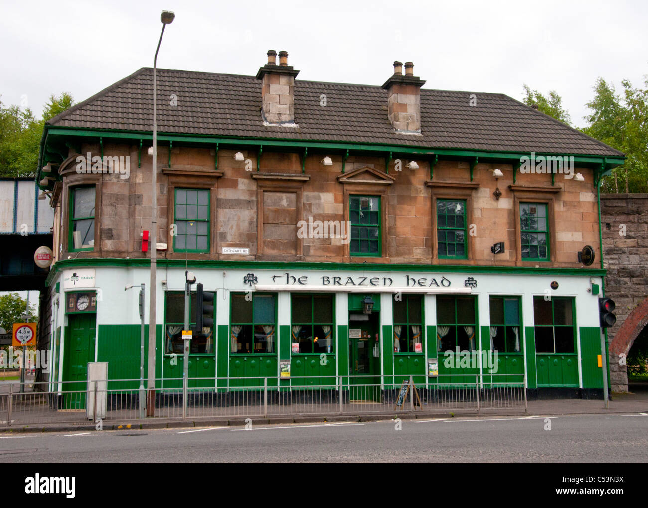 The Brazen Head pub in Glasgows Gorbals area. Stock Photo