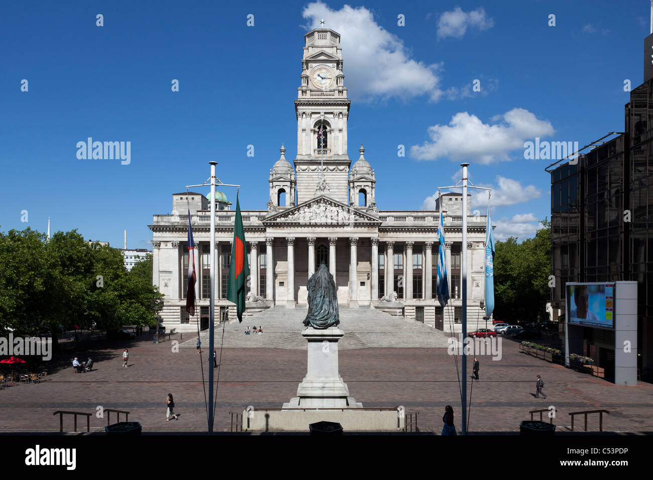 The Guildhall and the Queen Victoria statue in portsmouth Guildhall