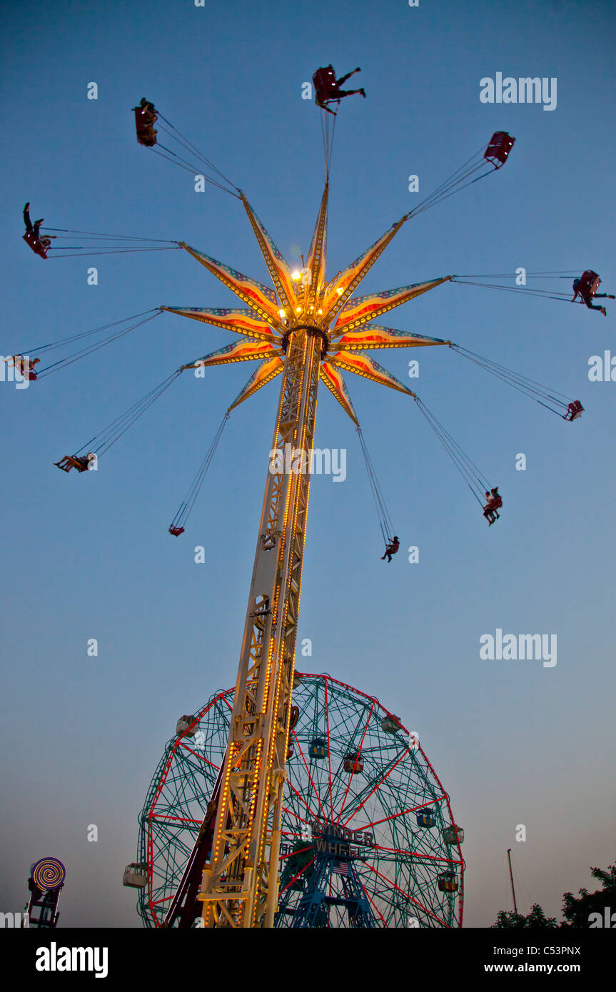 Brooklyn Flyer amusement ride Stock Photo Alamy