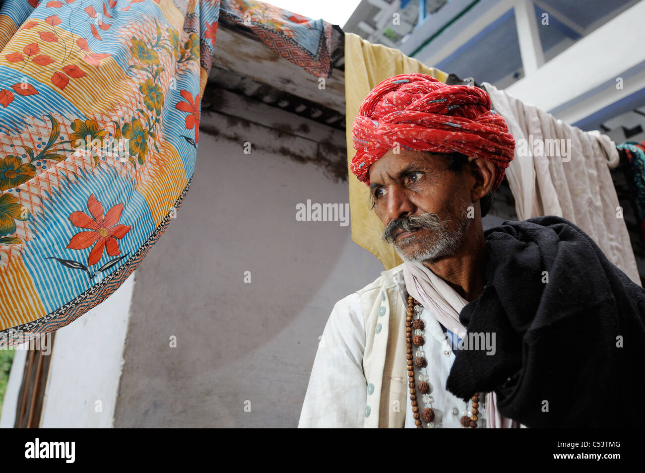 Pilgrims on the way to the HIndu temple at Kedarnath Stock Photo
