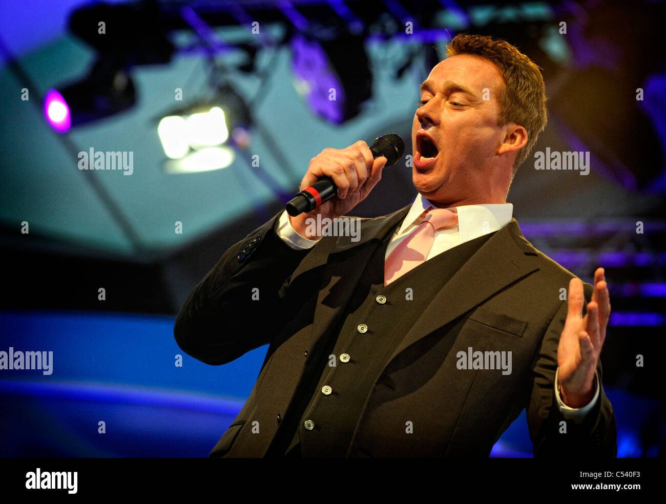 Russell Singer Opera singer russell watson hi-res stock photography and images - Alamy