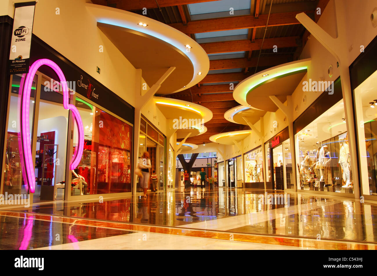 Shopping centre centro comercial hi-res stock photography and images - Alamy