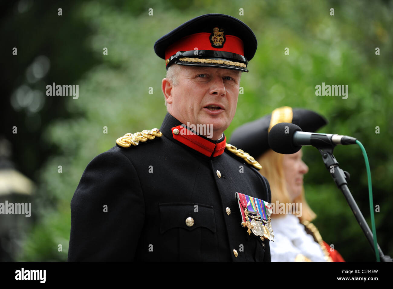 Brigadier Richard Dennis OBE speaks to crowds gathered to see the Second Battalion Princess of Wales Regiment parade in Brighton Stock Photo