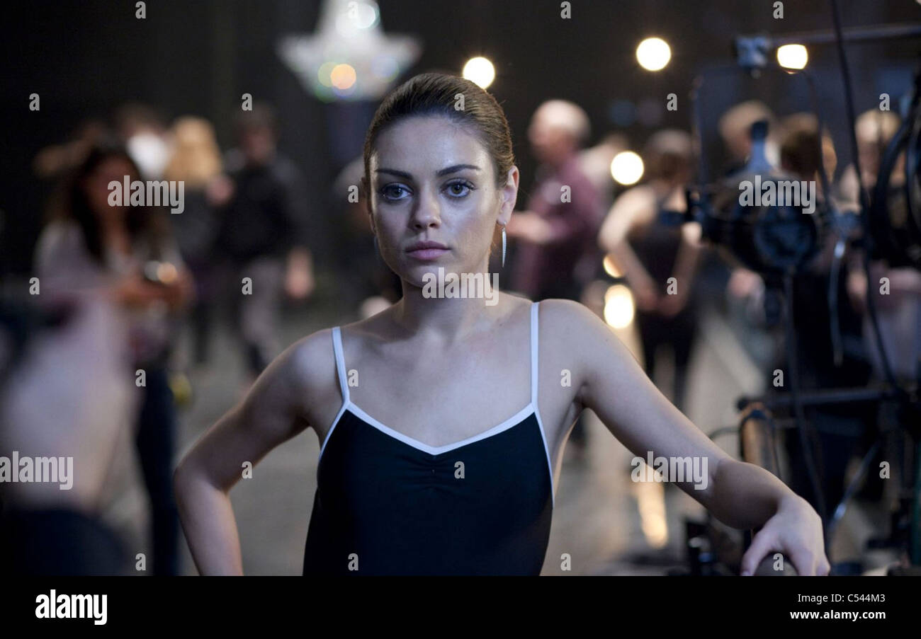 Black swan movie hi-res stock photography and images - Alamy