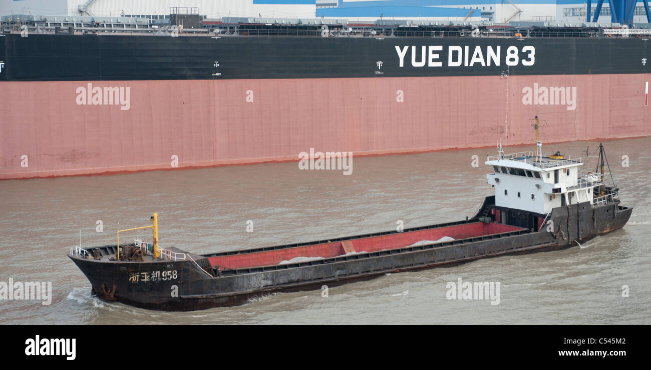 Container ship in the Yangtze River, Shanghai, China Stock Photo - Alamy