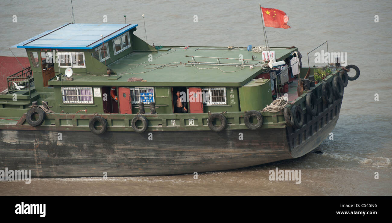 Container ship in yangtze river hi-res stock photography and images - Alamy